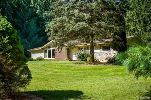 9245 PINE KNOB Road, Clarkston, MI 48348