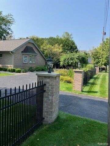 605 LAKE SHORE Drive, Cadillac, MI 49601