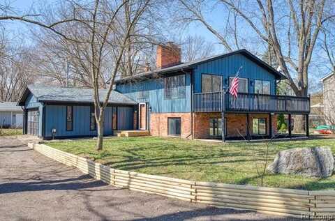 1379 ROBERTA Court, Howell, MI 48843