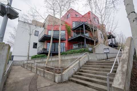 820 NW NAITO PKWY, Portland, OR 97209