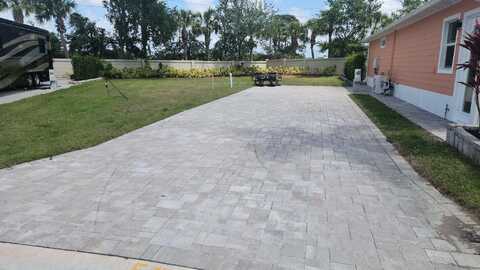 539 NW Chipshot Lane, Port Saint Lucie, FL 34986