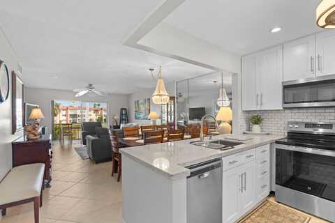32 Abbey Lane, Delray Beach, FL 33446