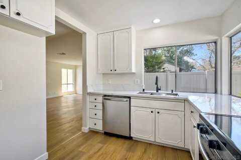 216 Crestview Glen, Escondido, CA 92026