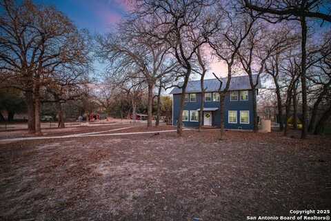 227 Shady Oaks Dr, Floresville, TX 78114