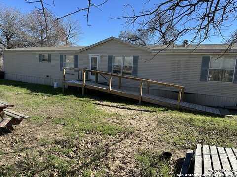247 Flores Oaks Dr, Floresville, TX 78114