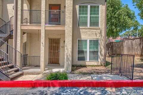 8702 VILLAGE DR, San Antonio, TX 78217