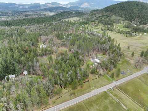 522 Jackadel Lane, Cave Junction, OR 97523