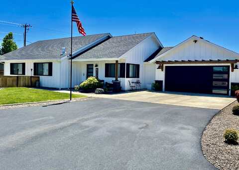 2521 SW Elmer Nelson Lane, Grants Pass, OR 97527