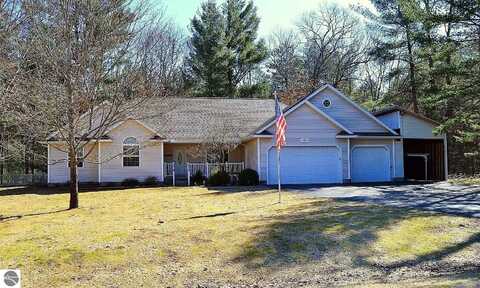 102 James Square, Roscommon, MI 48653