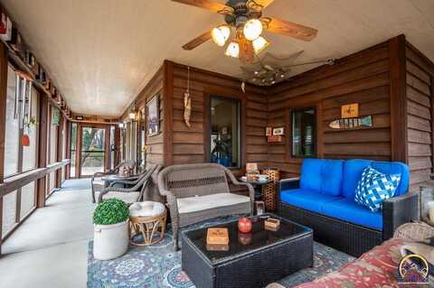 3231 SE 101st St, Berryton, KS 66409