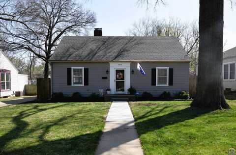 305 SW Country Club DR, Topeka, KS 66611