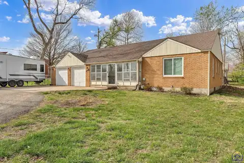 4740 SW 21st St, Topeka, KS 66604