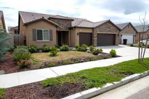 5211 W Brooke Avenue, Visalia, CA 93291
