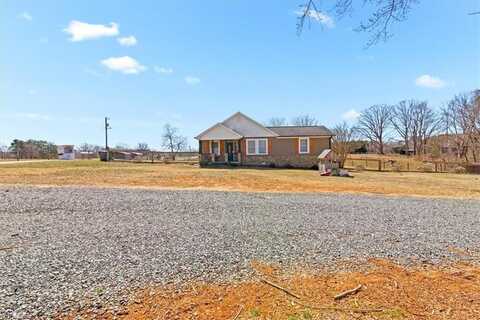 1010 Ashburn Drive, King, NC 27021