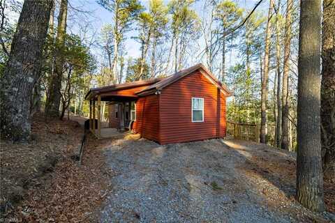 60 Araniska Road, Glade Valley, NC 28627
