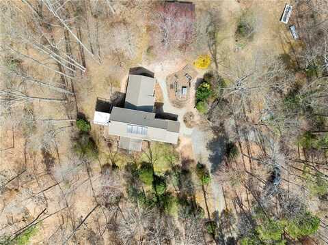 8804 Dapple Grey Road, Oak Ridge, NC 27310