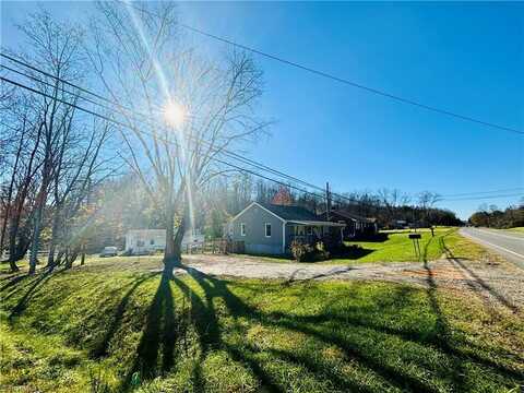 1699 W Pine Street, Mount Airy, NC 27030
