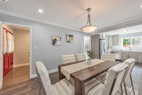 7728 Hazelnut Dr, Newark, CA 94560