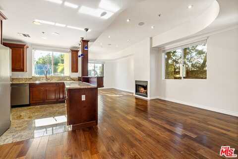 632 N Kings Rd, West Hollywood, CA 90048
