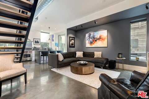 1137 Hacienda Pl, West Hollywood, CA 90069