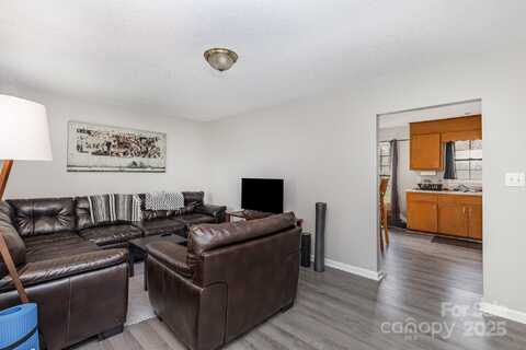 410 E Lee Avenue, Bessemer City, NC 28016