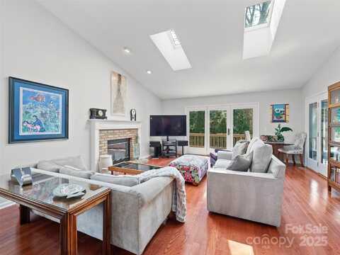 205 Wild Oak Lane, Hendersonville, NC 28791