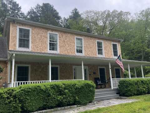 18 Tunnel Road, Roxbury, CT 06783