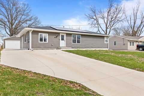 8021 Ridgeview Drive, Des Moines, IA 50320