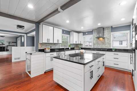 1647 Grandeus Lane SW, Stone Mountain, GA 30087