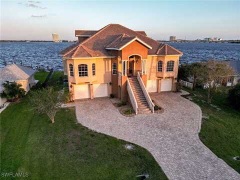123 E North Shore Avenue, North Fort Myers, FL 33917