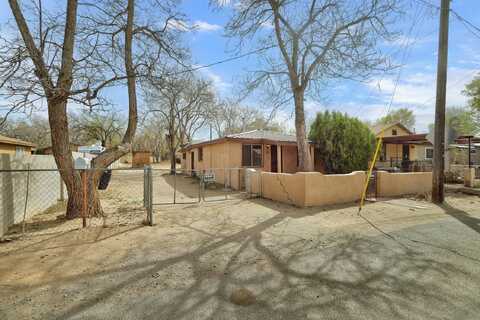 300 LANSING Drive SW, Albuquerque, NM 87105