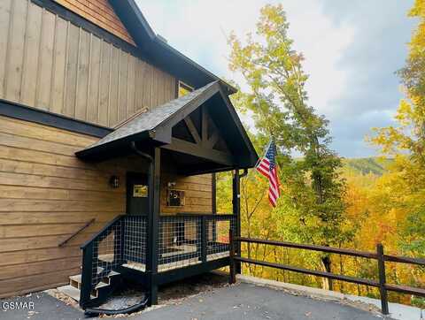 929 Pine Top Lane, Gatlinburg, TN 37738