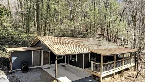 2220 Cove Creek Drive, Sevierville, TN 37862