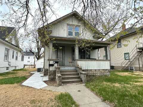 414 W 8th St, Hays, KS 67601