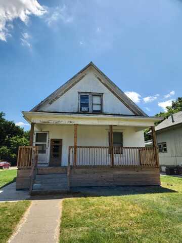 412 W 8th St, Hays, KS 67601
