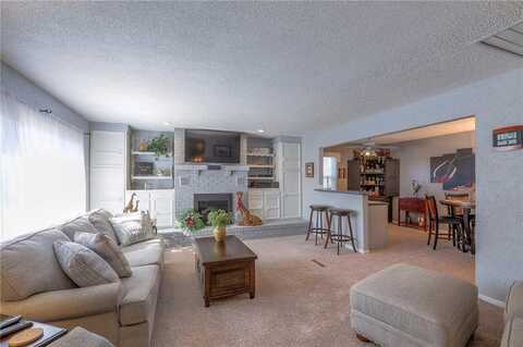 3918 S Hocker Avenue, Independence, MO 64055