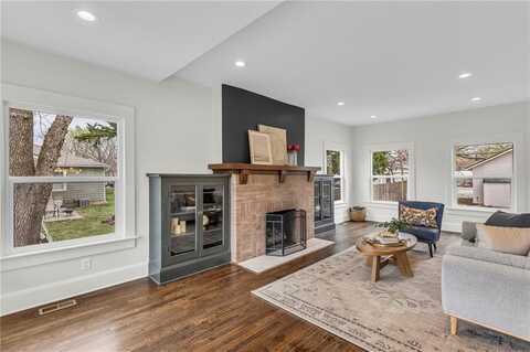 109 E Cedar Street, Olathe, KS 66061