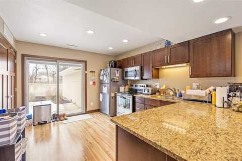 826-834 PAGE ST, IowaCity, IA 52240