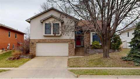 746 Pepper Dr, IowaCity, IA 52240