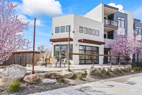 3472 N Prospect Ln, Garden City, ID 83714