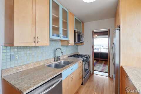 4466 W Pine Boulevard, Saint Louis, MO 63108