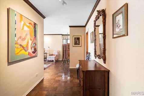 4466 W Pine Boulevard, Saint Louis, MO 63108