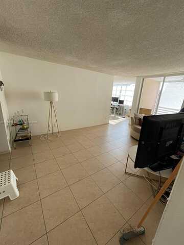 9460 Live Oak Place, Davie, FL 33324