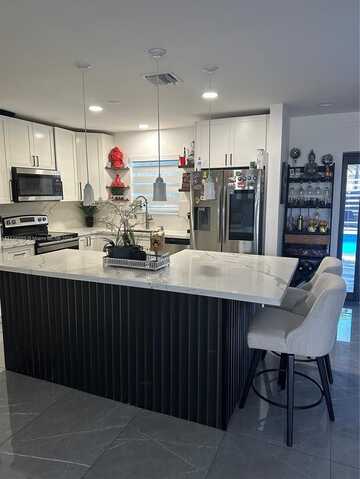 200 Sw 69 TERRACE, Pembroke Pines, FL 33023