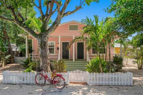 3822 Oak Ave, Miami, FL 33133