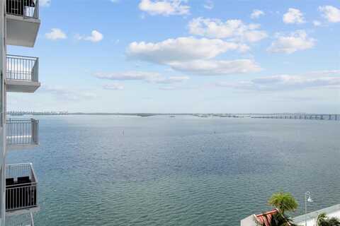 1111 Brickell Bay Dr, Miami, FL 33131
