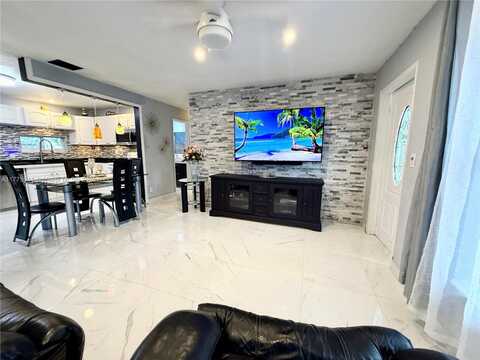 4137 SW 49th St, Dania Beach, FL 33314