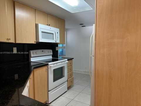 2813 N Course Dr, Pompano Beach, FL 33069