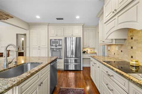 8800 N Bayshore Dr, Miami, FL 33138