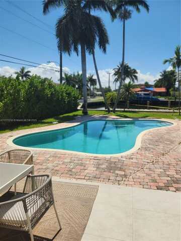 536 Hibiscus Dr, Hallandale Beach, FL 33009